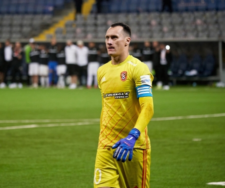 Шорттардағы үлкен есектер фотоальбомдар